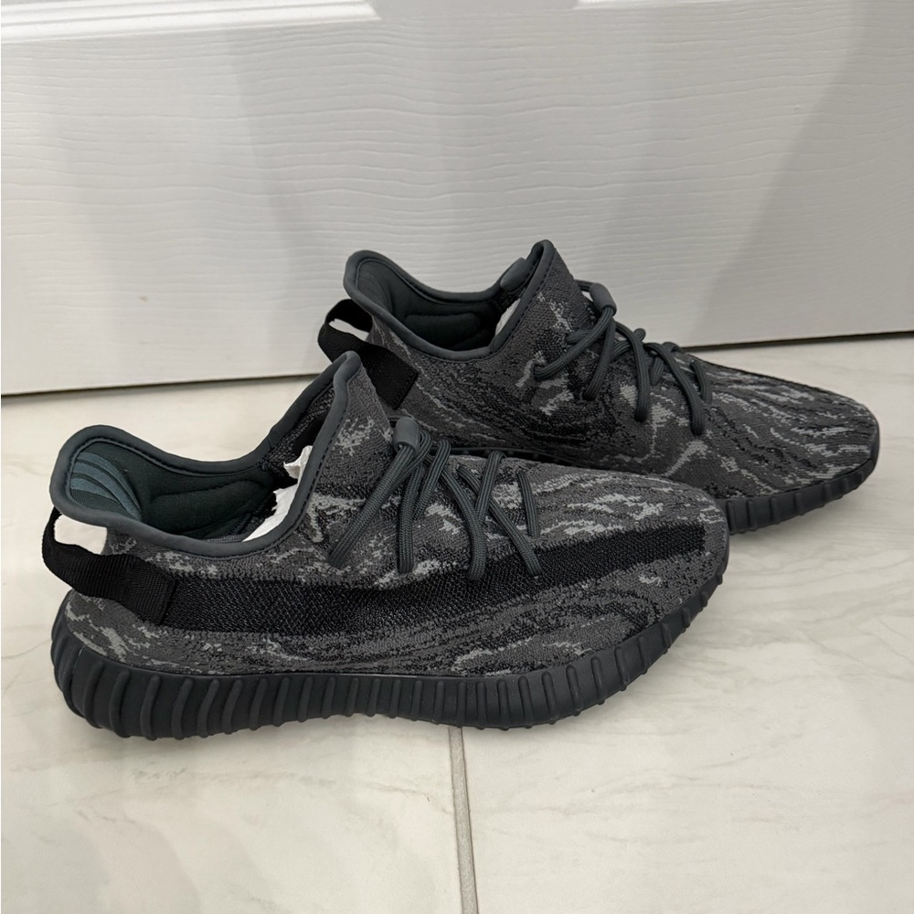 Yeezy Boost 350 v2 Slate and Black size 9.5